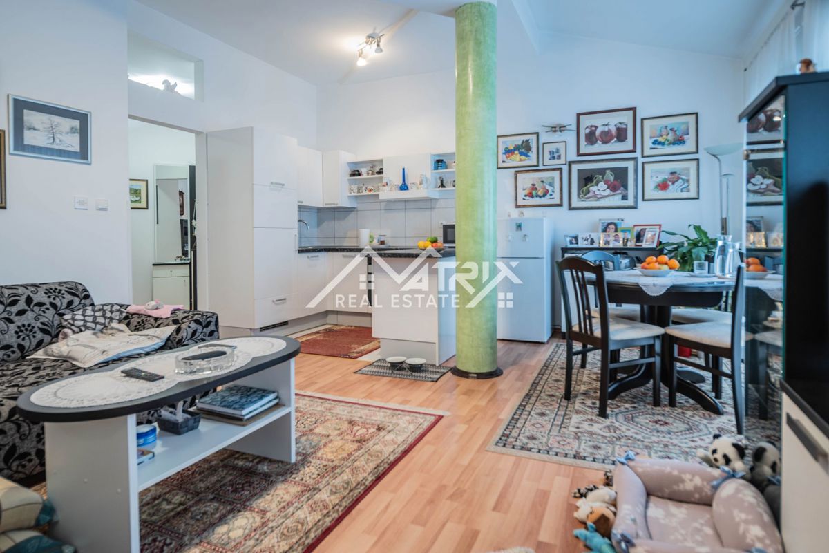 Pulj, opremljeno stanovanje 50 m² v mirni stavbi blizu centra