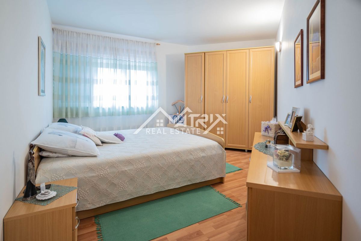 Pulj, opremljeno stanovanje 50 m² v mirni stavbi blizu centra