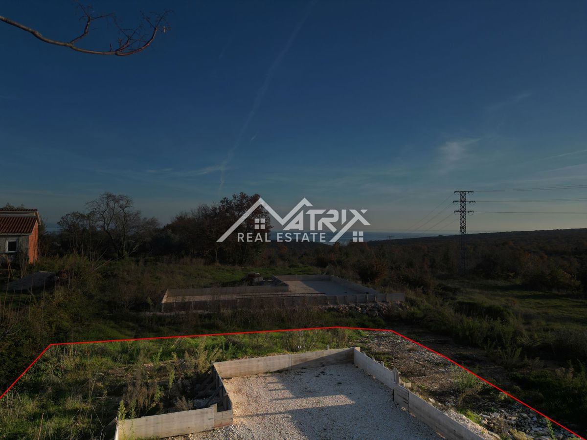 Okolica Marčane, vila s pogledom na morje v fazi roh-bau gradnje