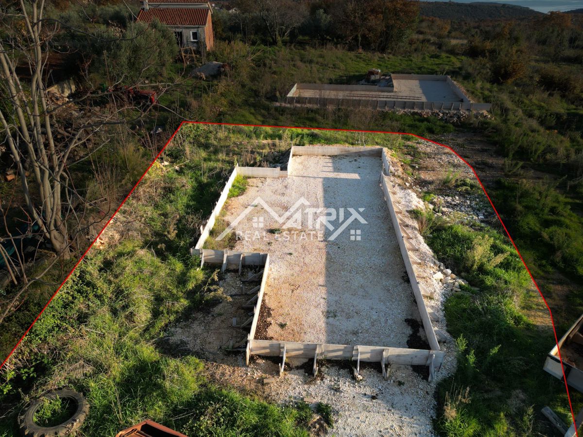 Okolica Marčane, vila s pogledom na morje v fazi roh-bau gradnje