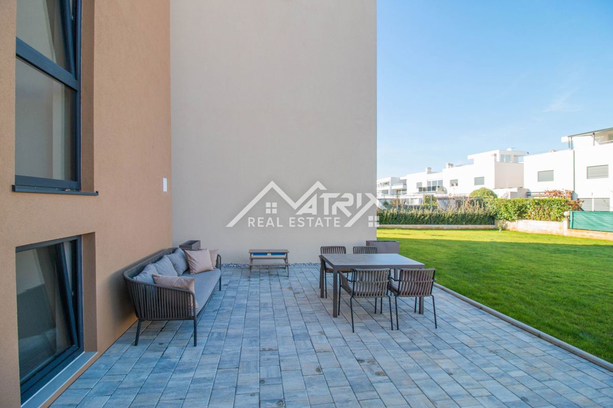 Novigrad Stanovanje z odprtim pogledom na morje! Novogradnja