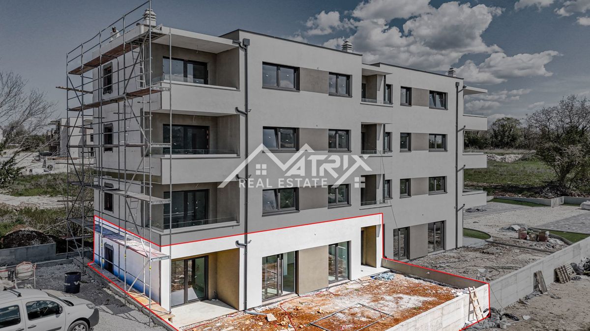 Poreč, 3-sobno stanovanje v pritličju z vrtom, Novogradnja!