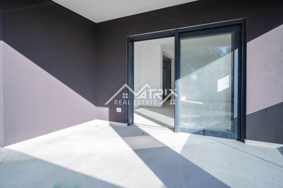 Medulin, stanovanje s pogledom na morje, teraso in garažo