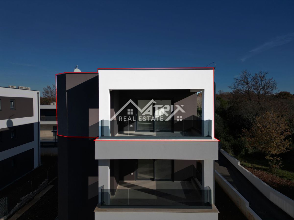 Medulin, stanovanje s pogledom na morje, teraso in garažo