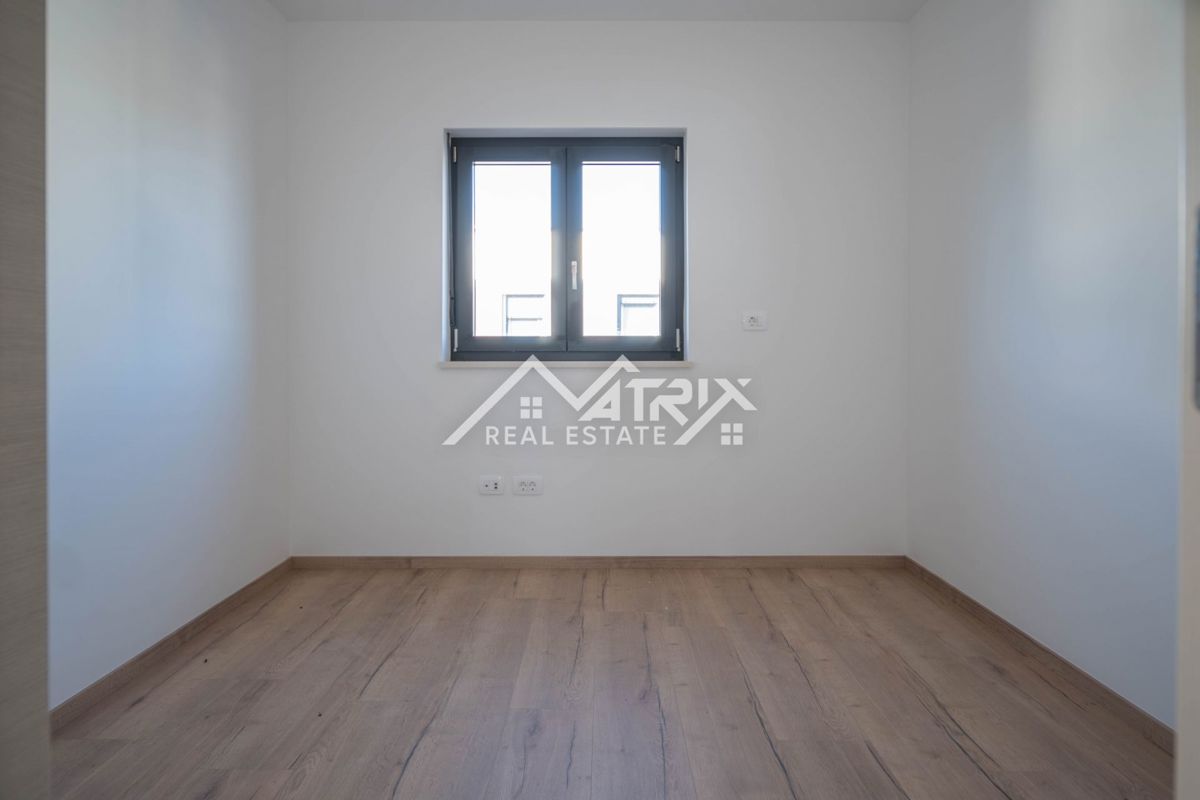 Medulin, stanovanje s pogledom na morje, teraso in garažo