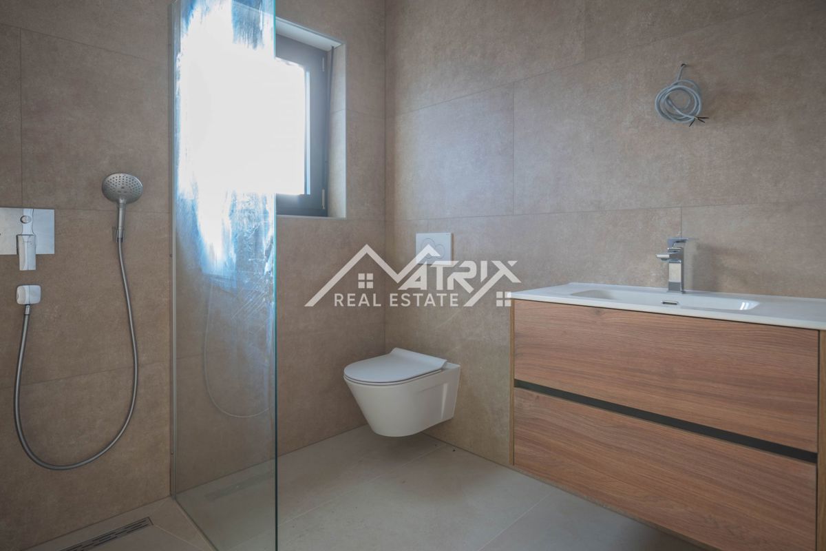 Medulin, stanovanje s pogledom na morje, teraso in garažo