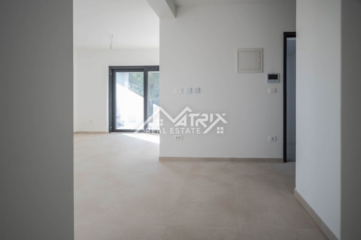 Medulin, stanovanje s pogledom na morje, teraso in garažo