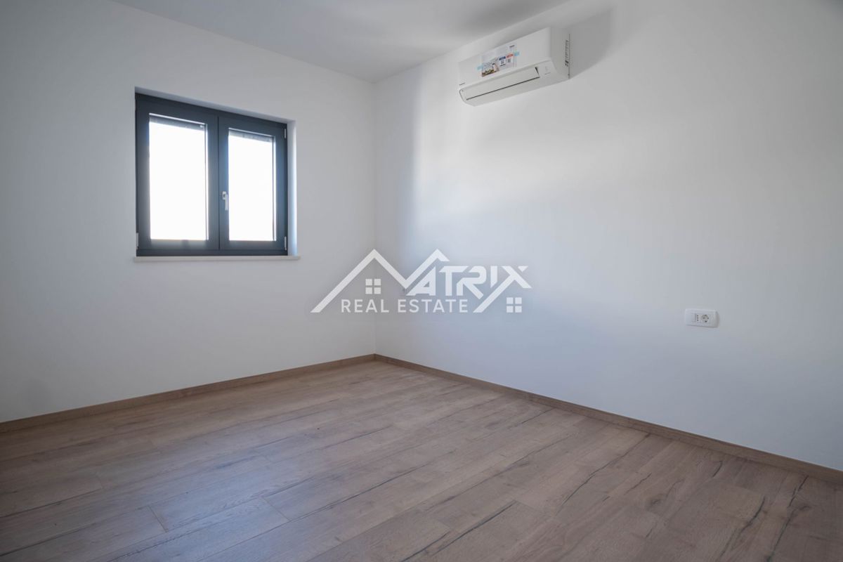 Medulin, stanovanje s pogledom na morje, teraso in garažo