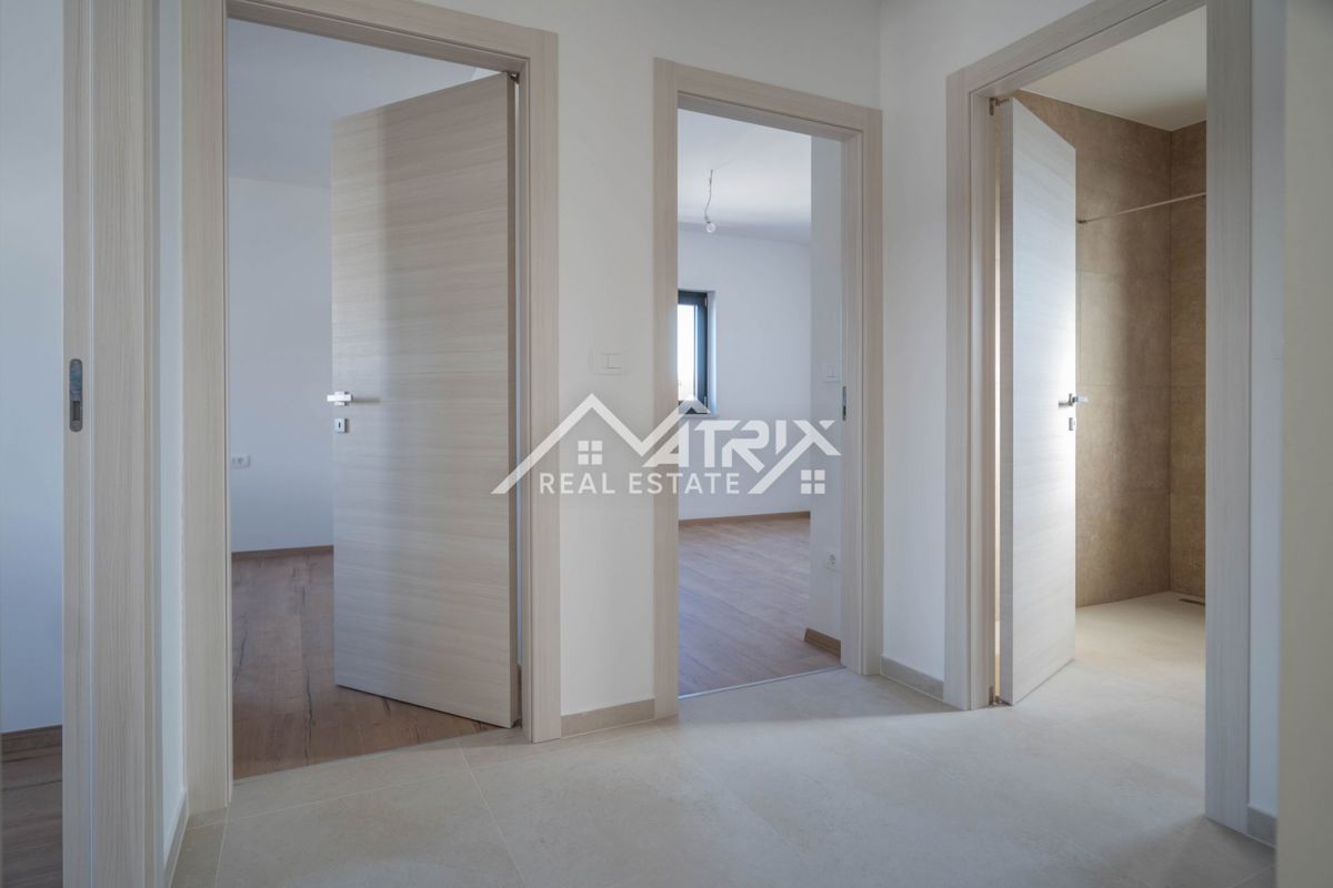 Medulin, stanovanje s pogledom na morje, teraso in garažo