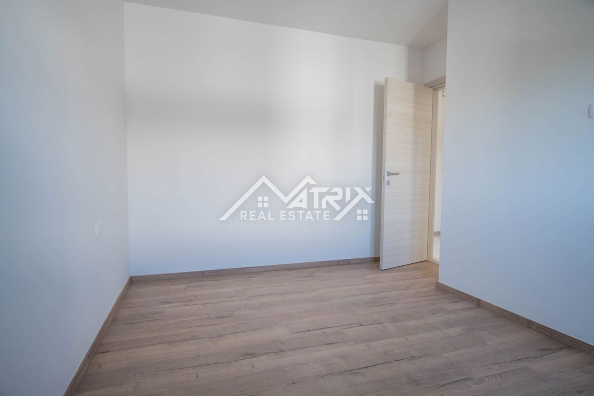 Medulin, stanovanje s pogledom na morje, teraso in garažo