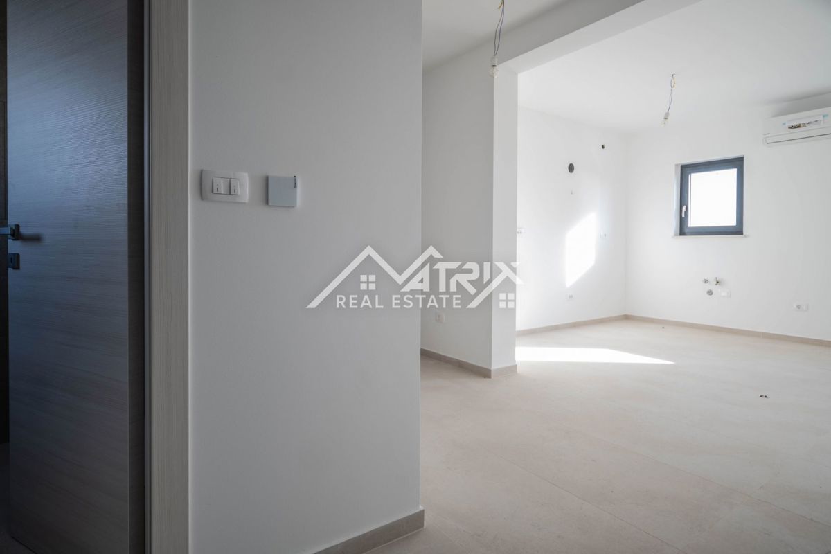 Medulin, stanovanje s pogledom na morje, teraso in garažo