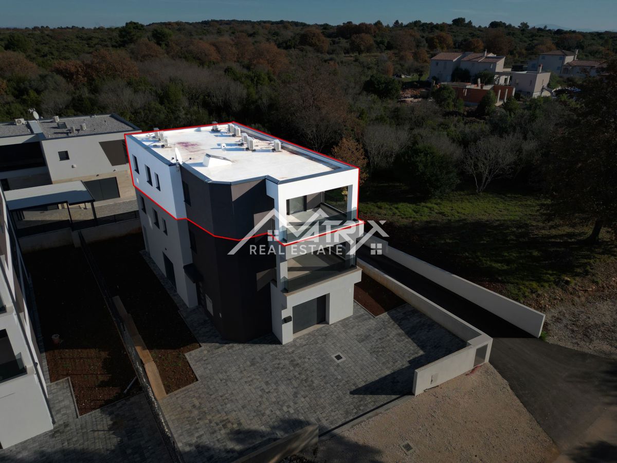 Medulin, stanovanje s pogledom na morje, teraso in garažo