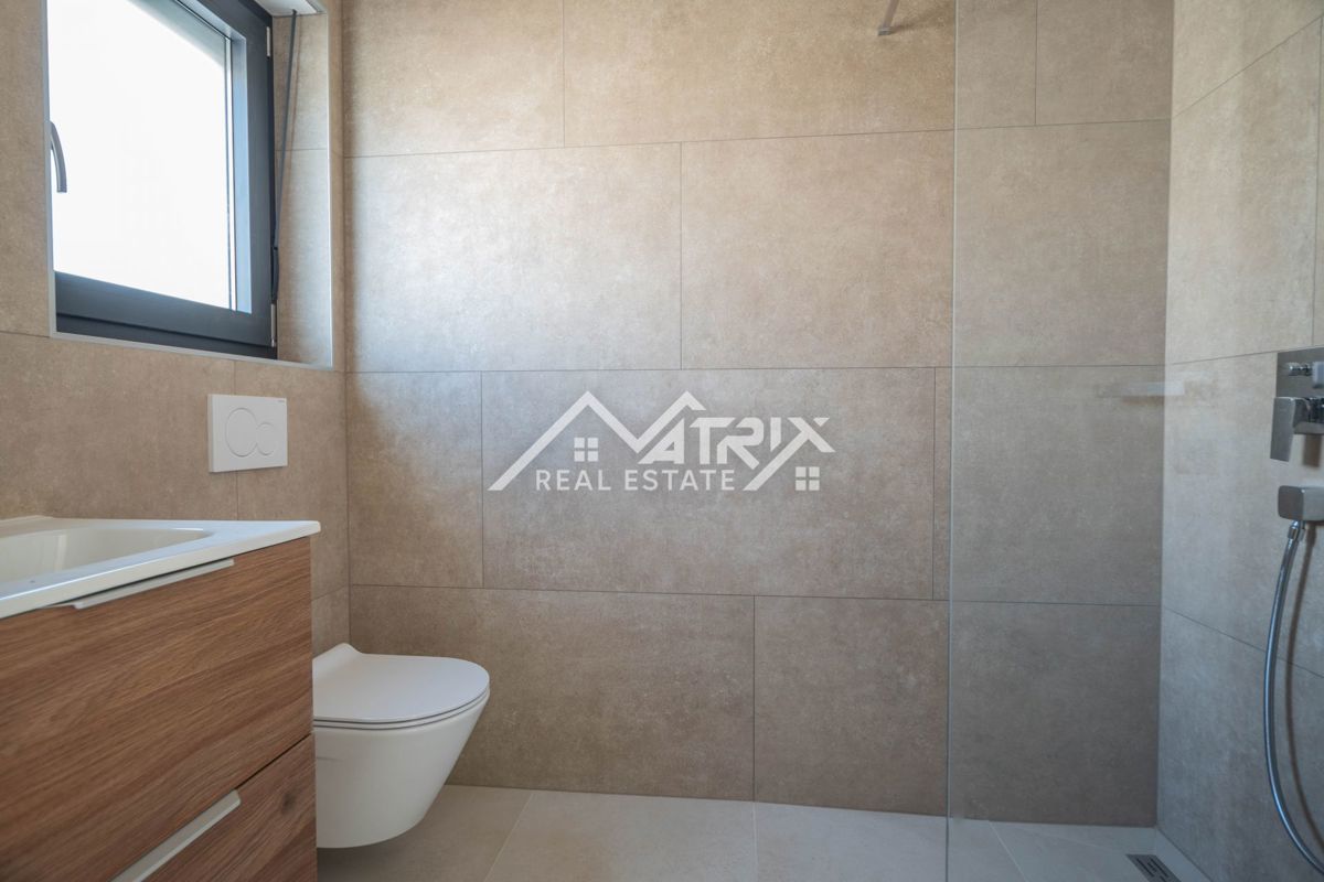 Medulin, stanovanje s pogledom na morje, teraso in garažo