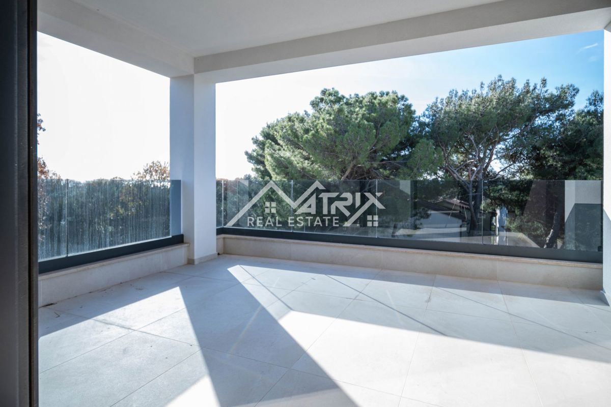 Medulin, stanovanje s pogledom na morje, teraso in garažo