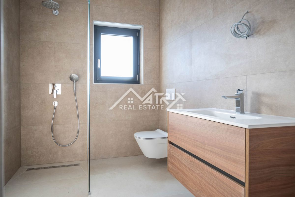 Medulin, stanovanje s pogledom na morje, teraso in garažo