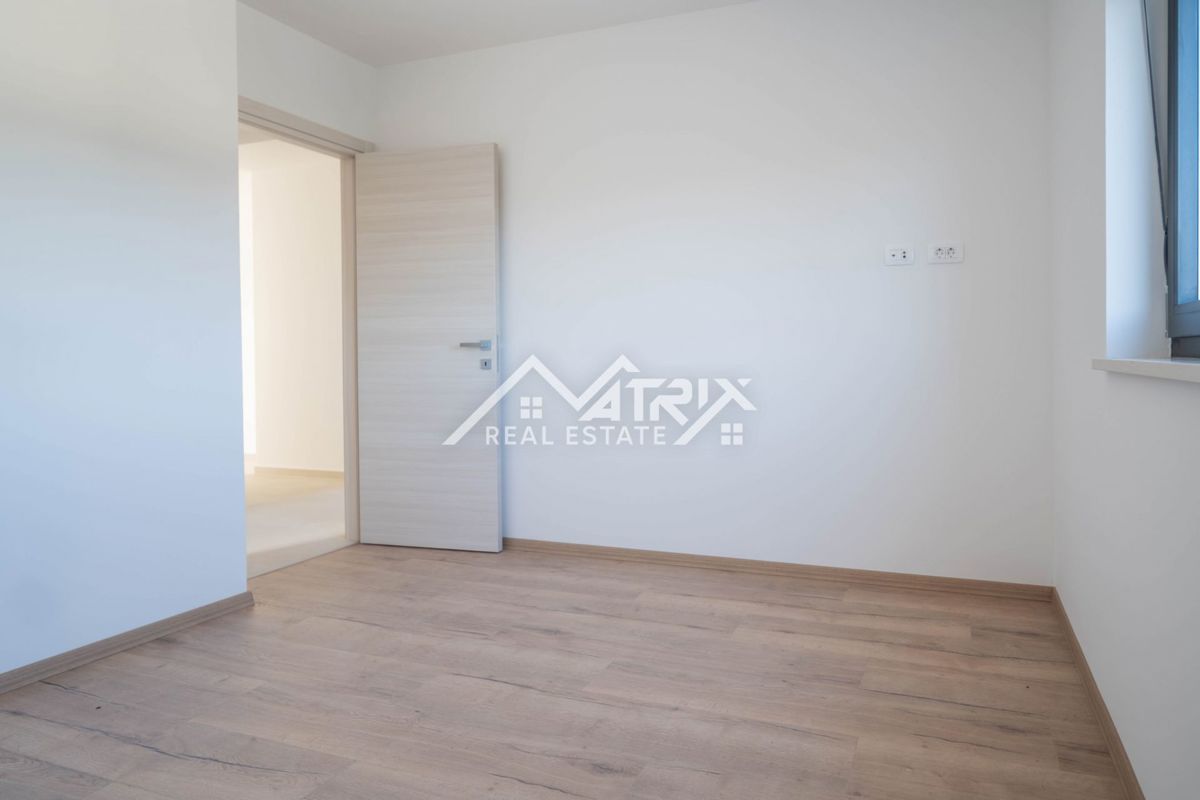 Medulin, stanovanje s pogledom na morje, teraso in garažo