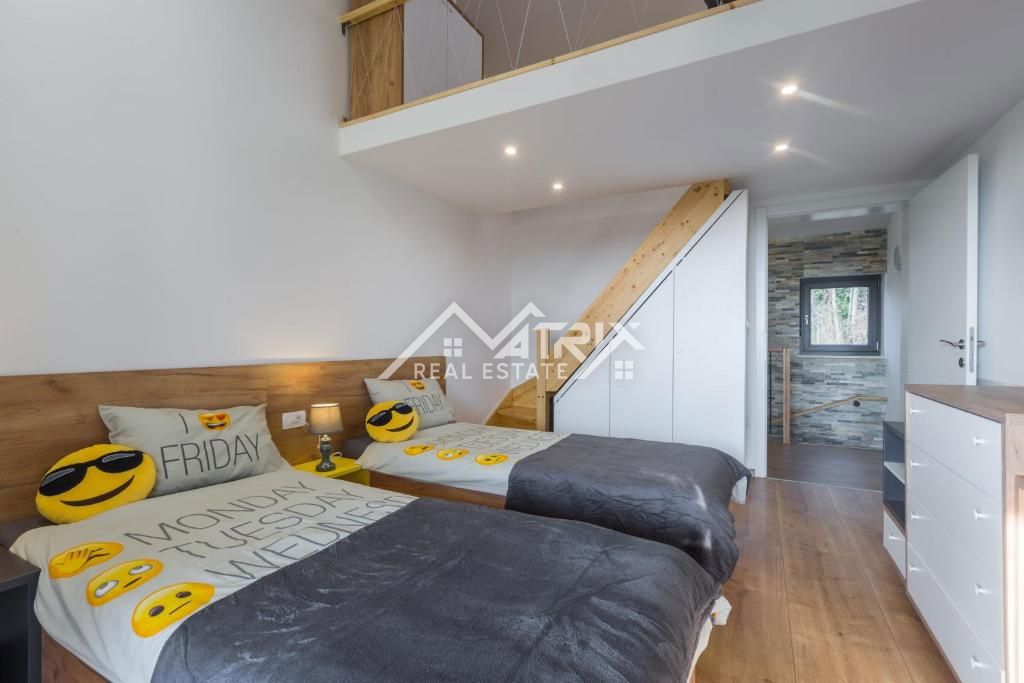 Širša okolica Poreča, luksuzna vila z bazenom v naravi