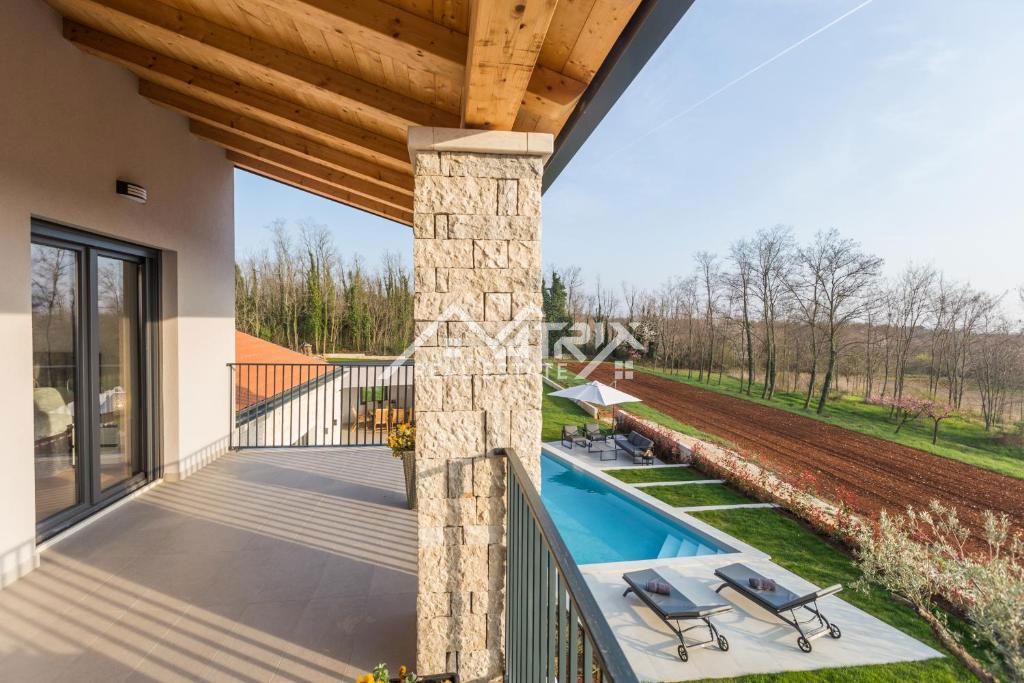 Širša okolica Poreča, luksuzna vila z bazenom v naravi