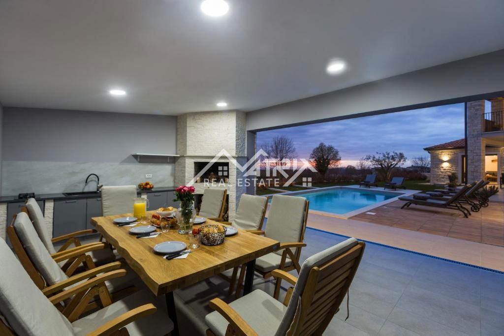 Širša okolica Poreča, luksuzna vila z bazenom v naravi