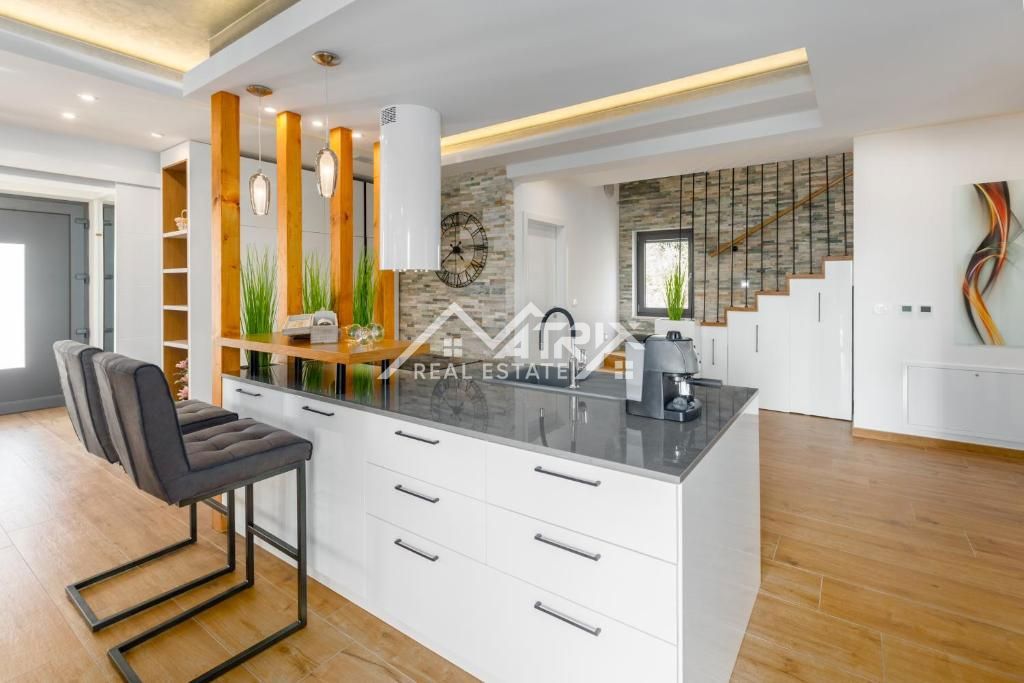 Širša okolica Poreča, luksuzna vila z bazenom v naravi