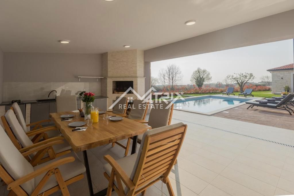 Širša okolica Poreča, luksuzna vila z bazenom v naravi