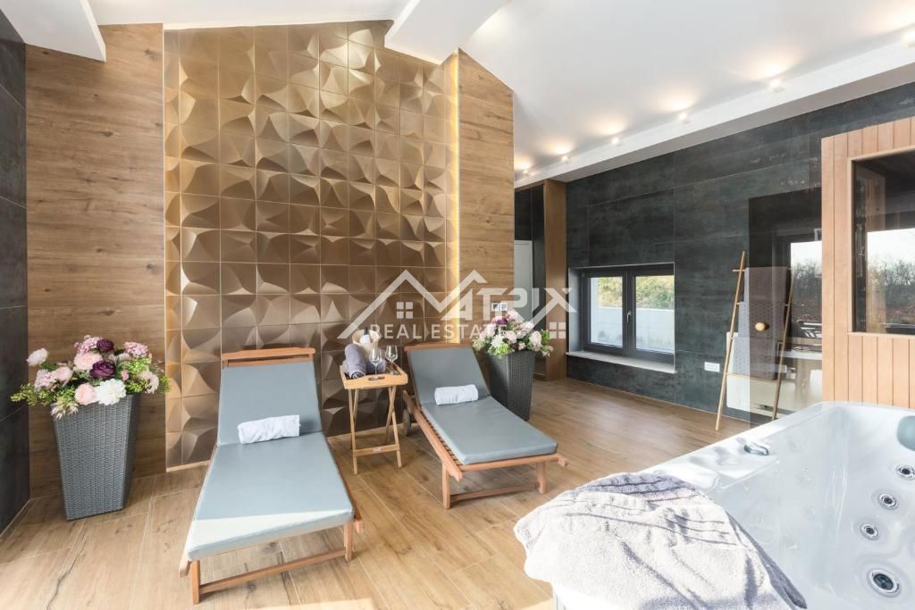 Širša okolica Poreča, luksuzna vila z bazenom v naravi