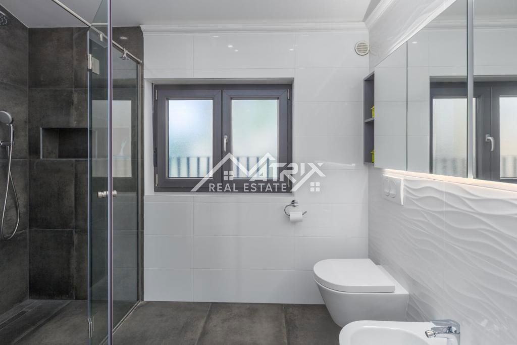 Širša okolica Poreča, luksuzna vila z bazenom v naravi