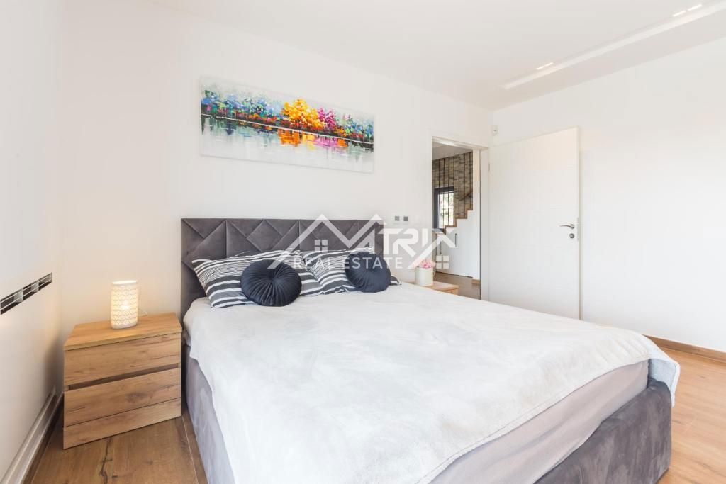 Širša okolica Poreča, luksuzna vila z bazenom v naravi