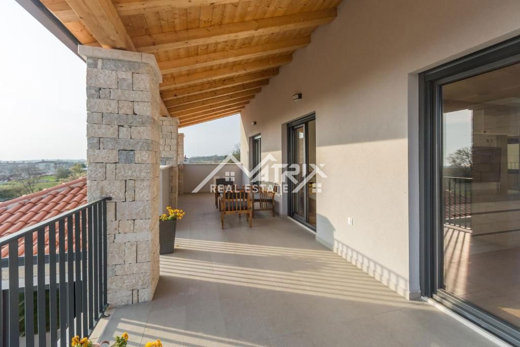 Širša okolica Poreča, luksuzna vila z bazenom v naravi