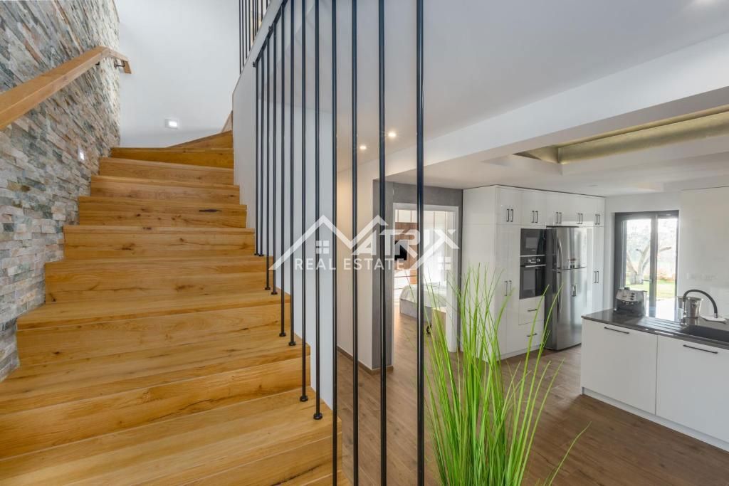 Širša okolica Poreča, luksuzna vila z bazenom v naravi