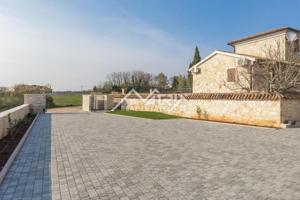 Širša okolica Poreča, luksuzna vila z bazenom v naravi