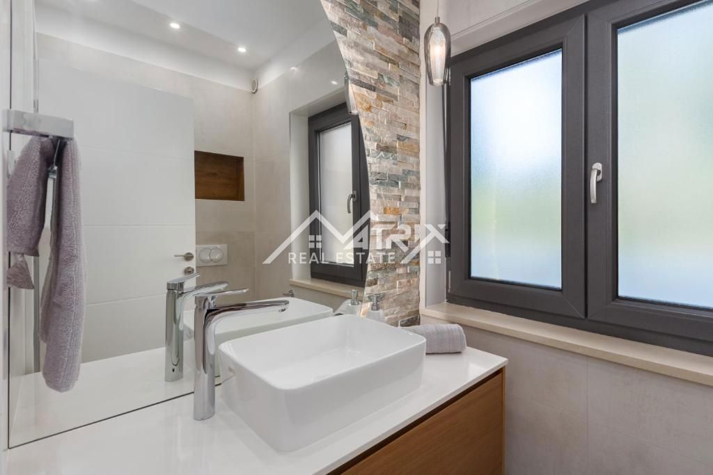 Širša okolica Poreča, luksuzna vila z bazenom v naravi