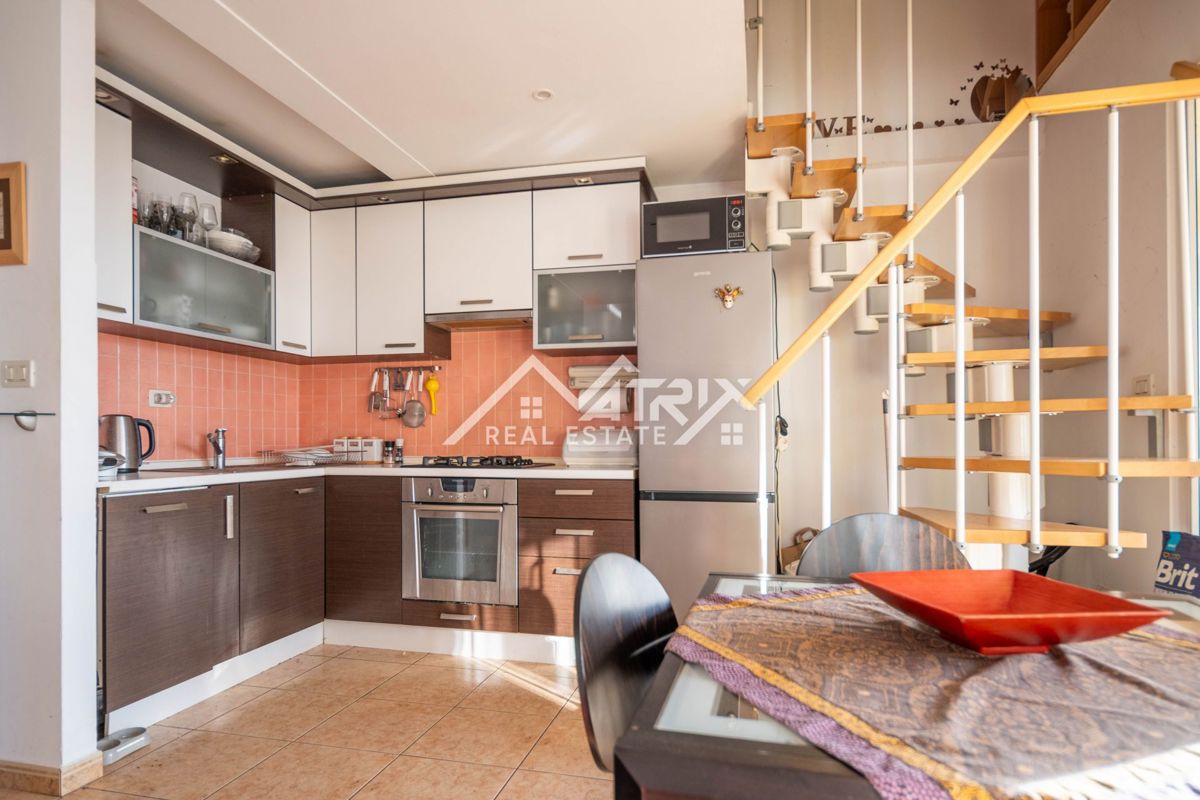 Novigrad, dvosobno stanovanje z galerijo