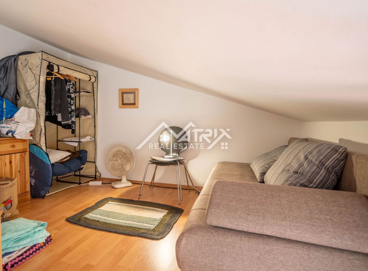 Novigrad, dvosobno stanovanje z galerijo