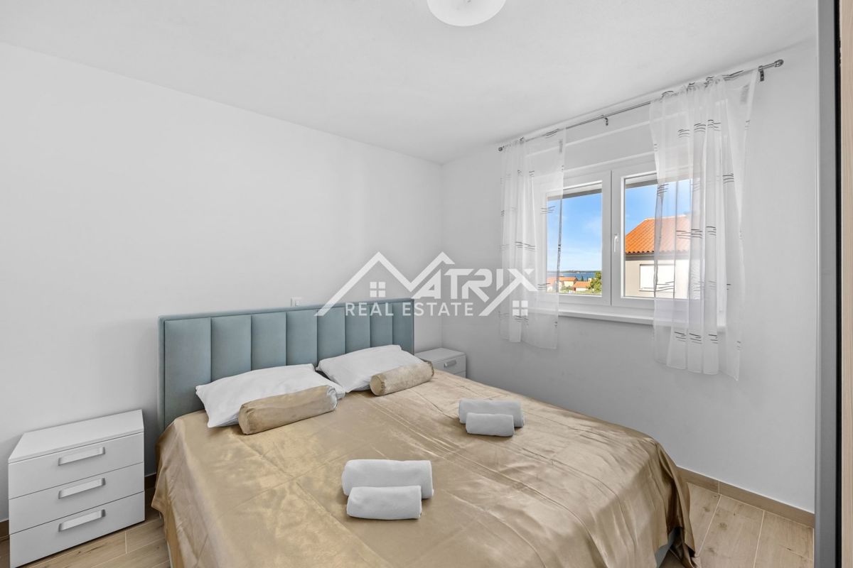 Peroj, funkcionalno dvosobno stanovanje z ložo, blizu morja