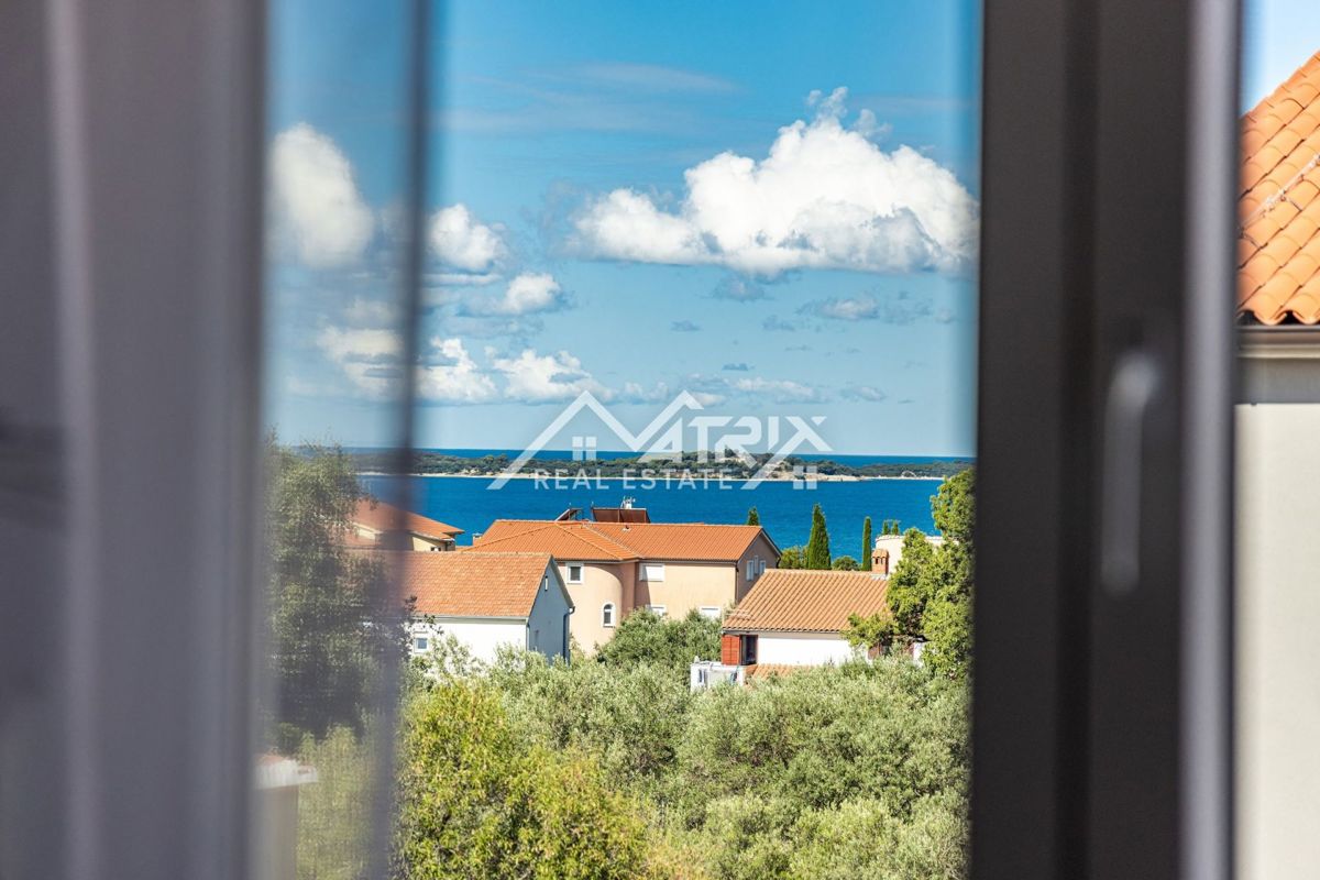 Peroj, funkcionalno dvosobno stanovanje z ložo, blizu morja