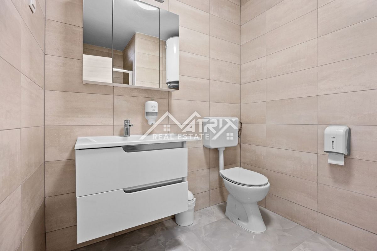 Peroj, funkcionalno dvosobno stanovanje z ložo, blizu morja