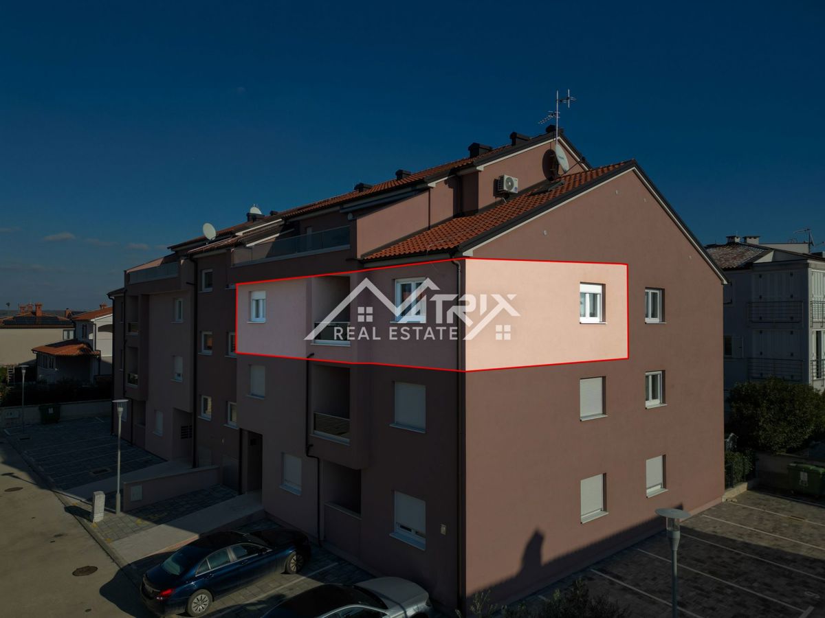 Peroj, funkcionalno dvosobno stanovanje z ložo, blizu morja