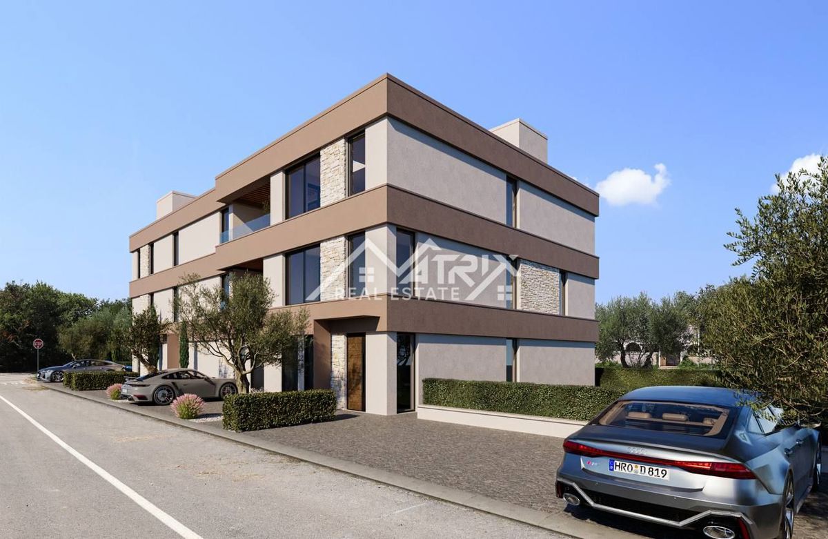 Poreč, stanovanje v pritličju s 3 spalnicami in velikim vrtom