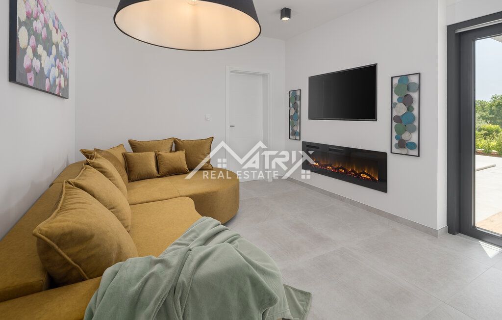 Osrednja Istra - Moderna enonadstropna hiša z bazenom, novo