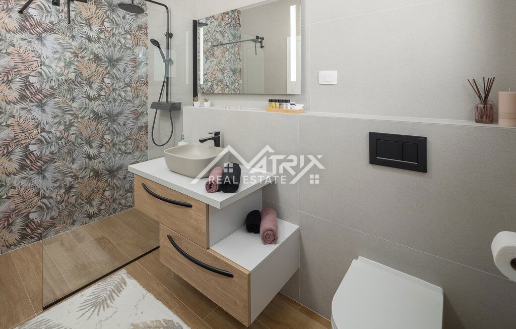 Osrednja Istra - Moderna enonadstropna hiša z bazenom, novo