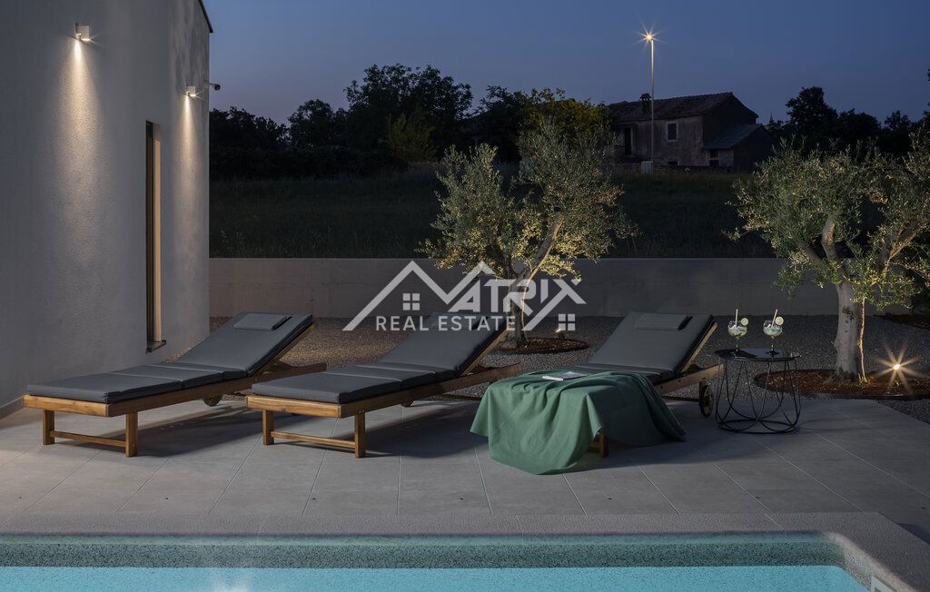 Osrednja Istra - Moderna enonadstropna hiša z bazenom, novo