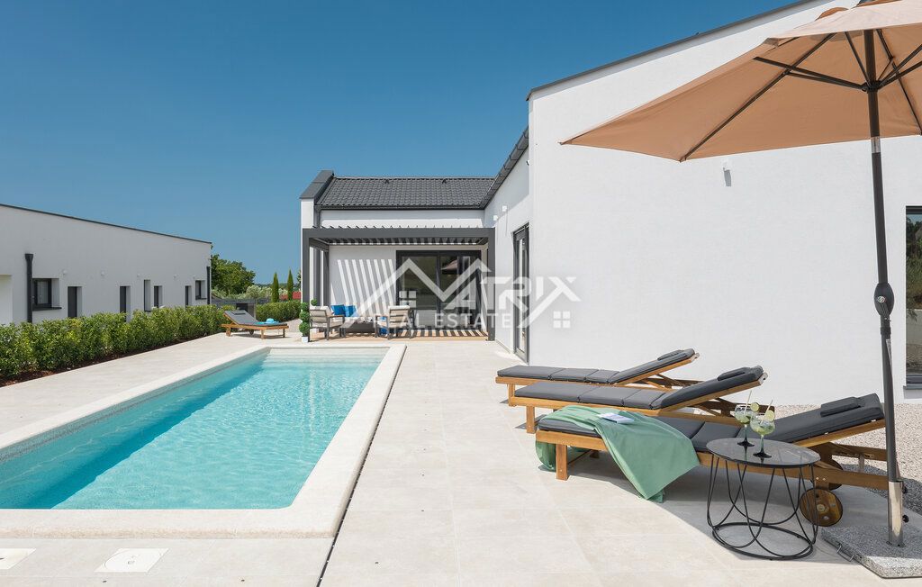Osrednja Istra - Moderna enonadstropna hiša z bazenom, novo