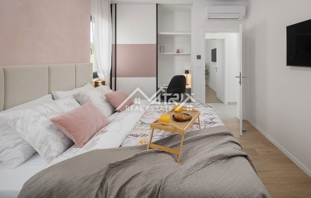 Osrednja Istra - Moderna enonadstropna hiša z bazenom, novo