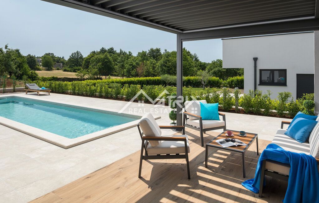 Osrednja Istra - Moderna enonadstropna hiša z bazenom, novo