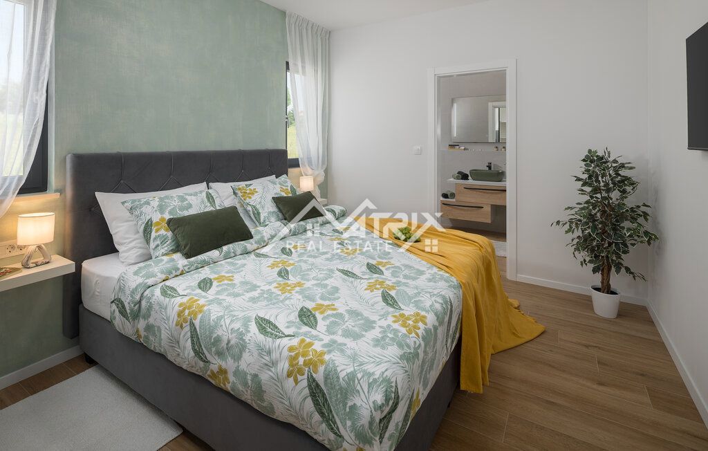 Osrednja Istra - Moderna enonadstropna hiša z bazenom, novo