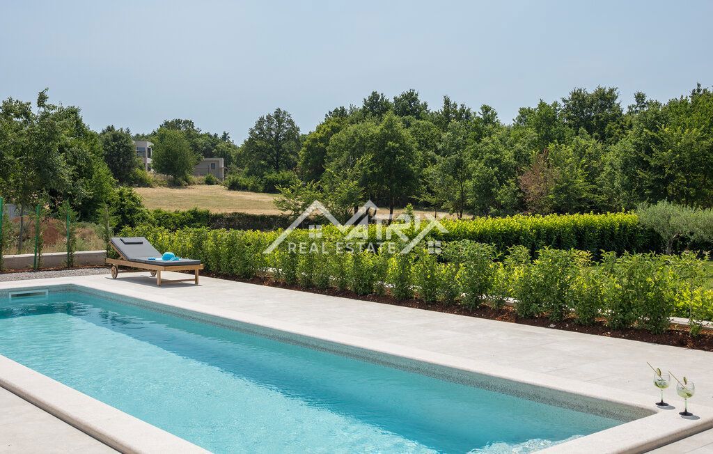 Osrednja Istra - Moderna enonadstropna hiša z bazenom, novo