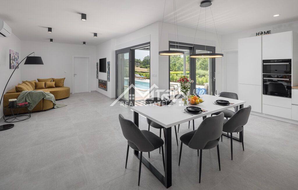 Osrednja Istra - Moderna enonadstropna hiša z bazenom, novo