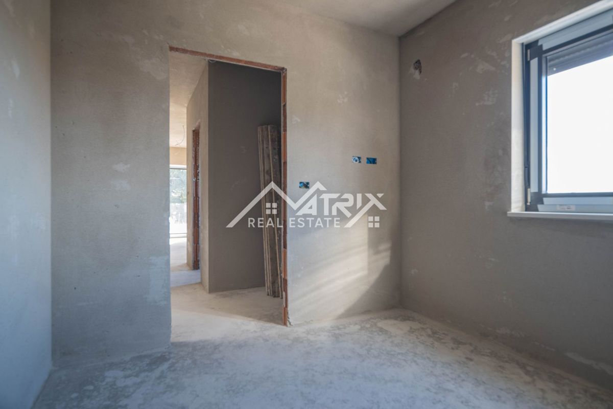 Pula, kakovostna novogradnja – funkcionalno stanovanje, shramba in parking