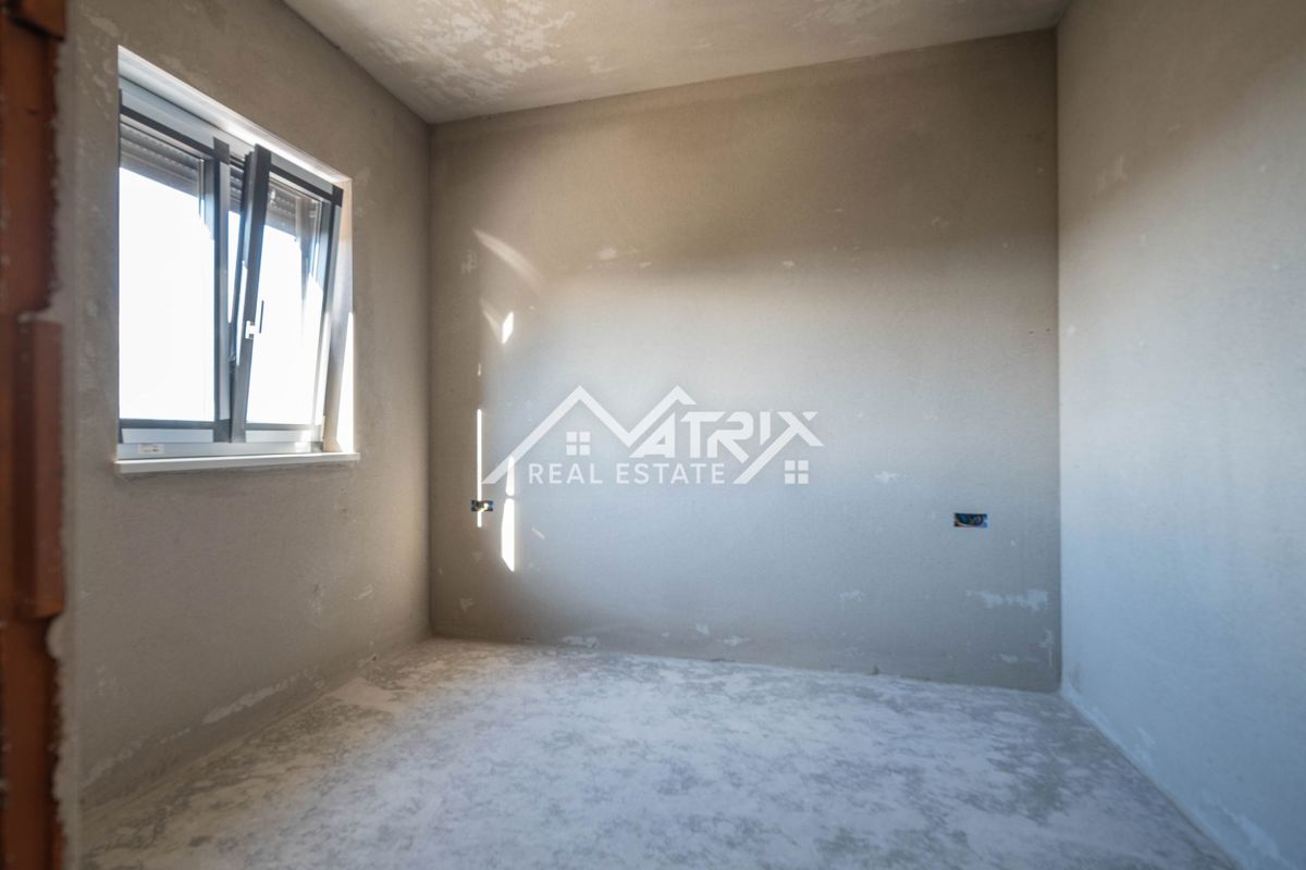 Pula, kakovostna novogradnja – funkcionalno stanovanje, shramba in parking